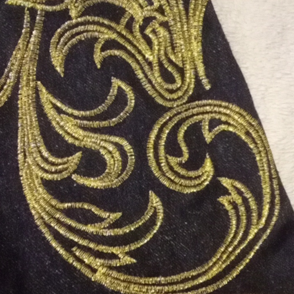 MENS DESIGNOR SHORTS SIZE SMALL!! NEW! LION BUTTONS AND GOLD EMBROIDERY. - Picture 5 of 10